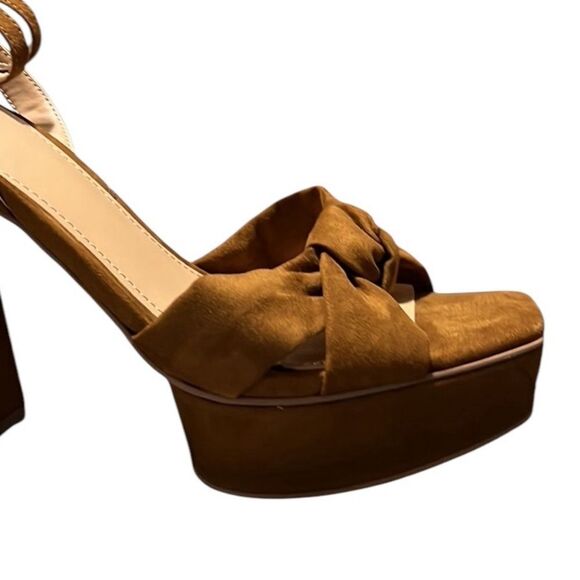 NY&Co Open-Toe Platform Sandals - Picture 4 of 8